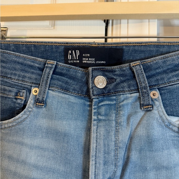 GAP Women's Two-Tone Blue Jeans - Picture 2 of 3